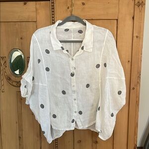 Source Unknown White Button-Front Blouse with Black Dots